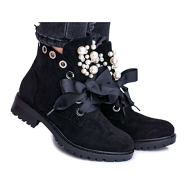 Bottes isolées en daim avec perles et ruban, Black Perla noir