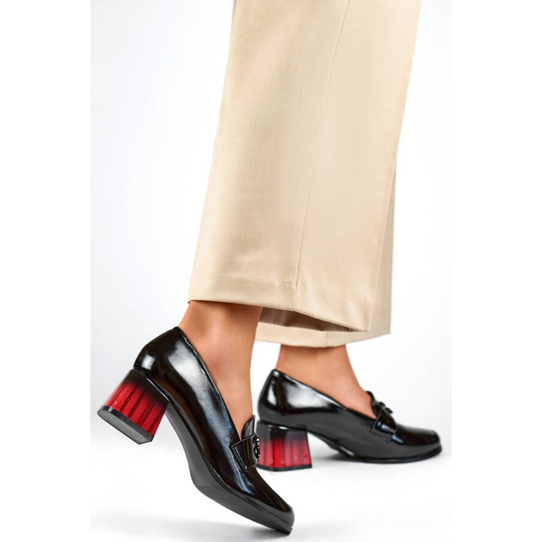 Chaussures vernies pour femme avec décoration de talon, noir GD-FL479-B le noir Chaussures vernies pour femme avec décoration de talon, noir GD-FL479-B le noir