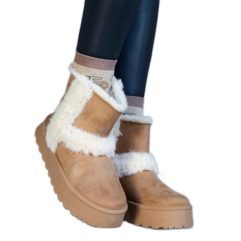 Bottes de neige en éco-daim beige foncé sur plateforme décorée de fourrure de Peters