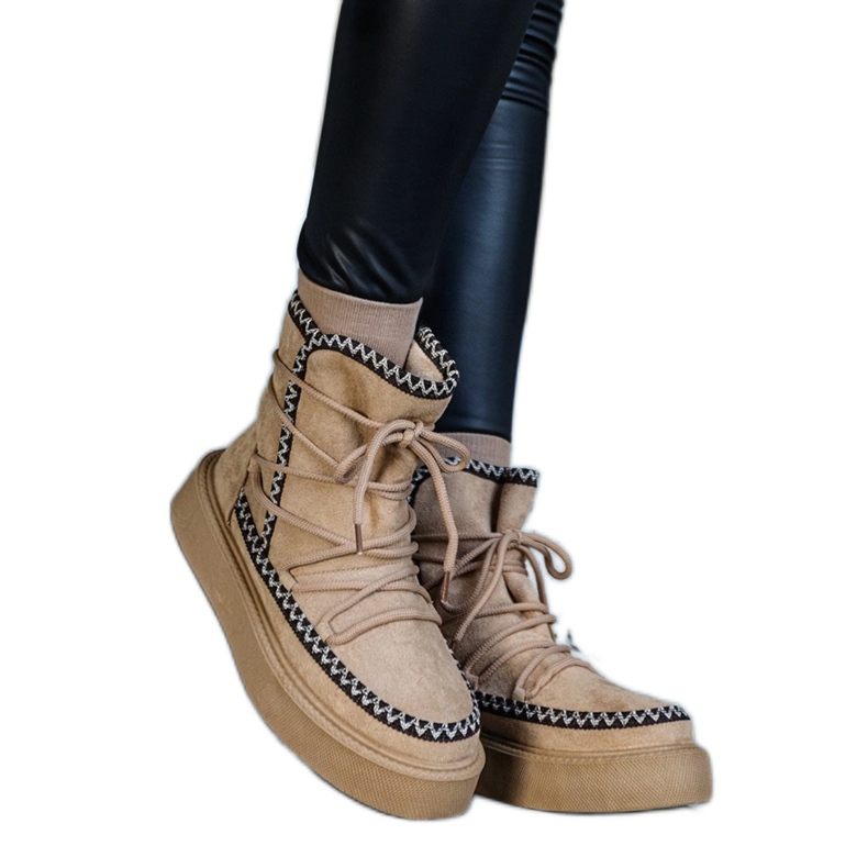 Boots de neige à plateforme à lacets beiges ornées de broderies Mckenzie