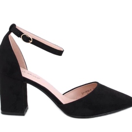 Escarpins noirs à talons hauts avec fermeture à la cheville