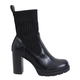 Bottines femme à talon et revers noir