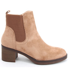 Bottines à talons larges isolées beiges