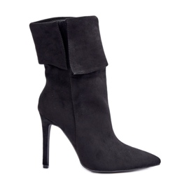 Bottines noires à talons hauts et tige à revers le noir