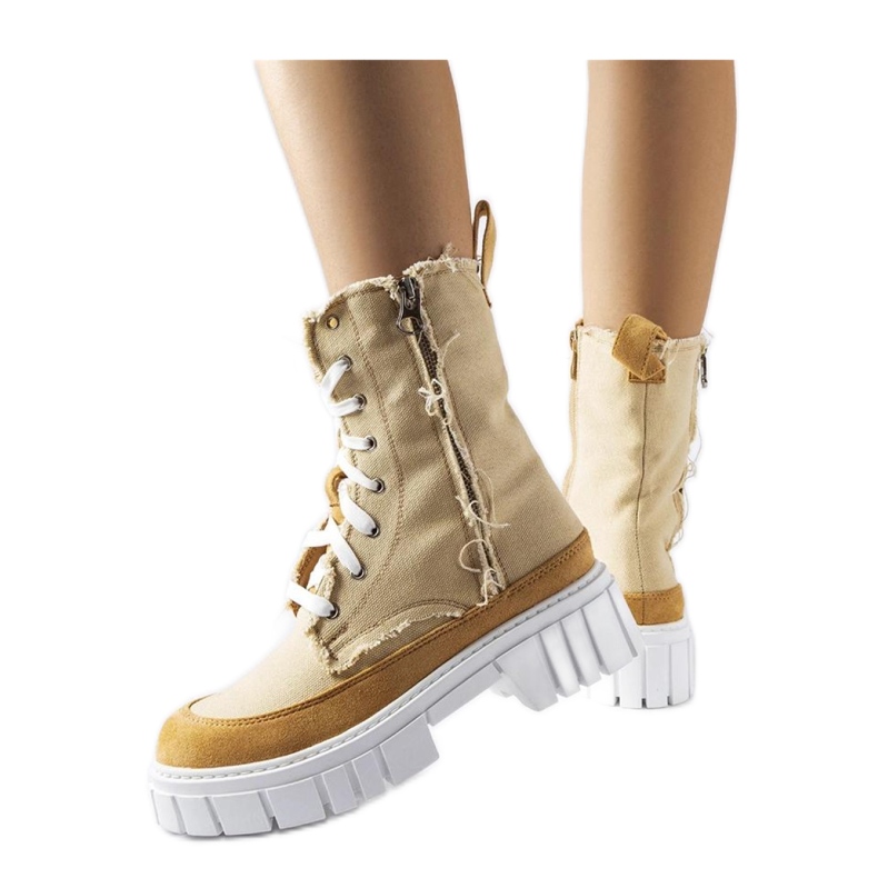 Bottes isolées beiges de Crispiero - Solea Bottes isolées beiges de Crispiero - Solea