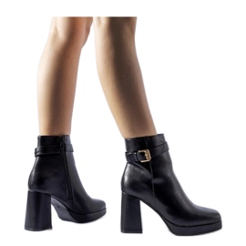 Bottines classiques isolées noires en daim Caio - Solea