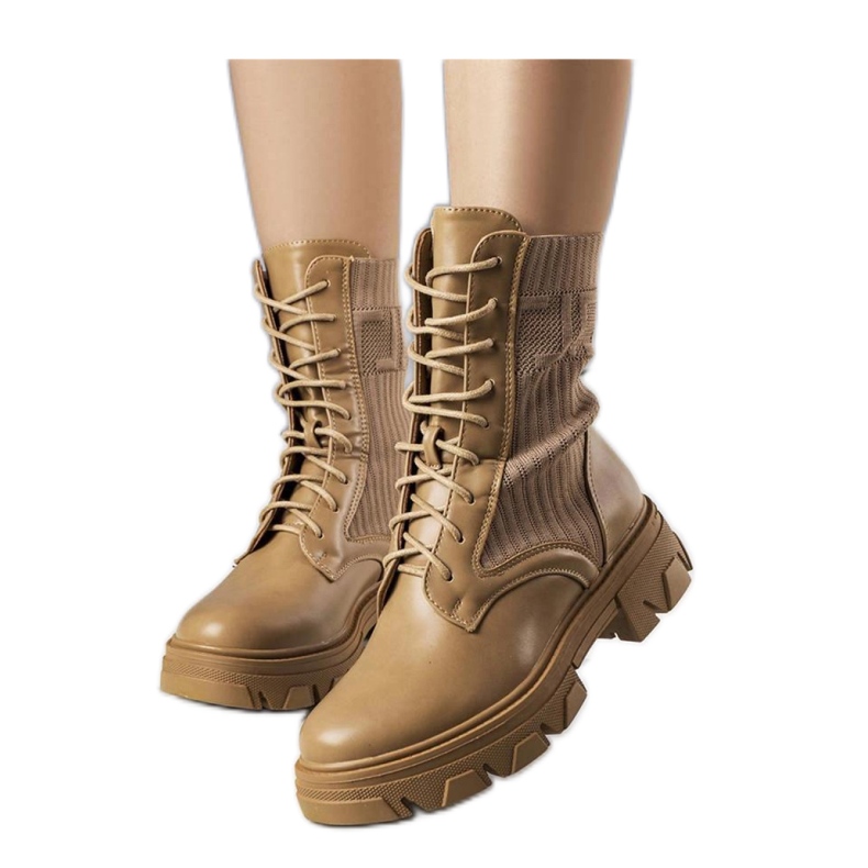 Baskets beiges à tige souple