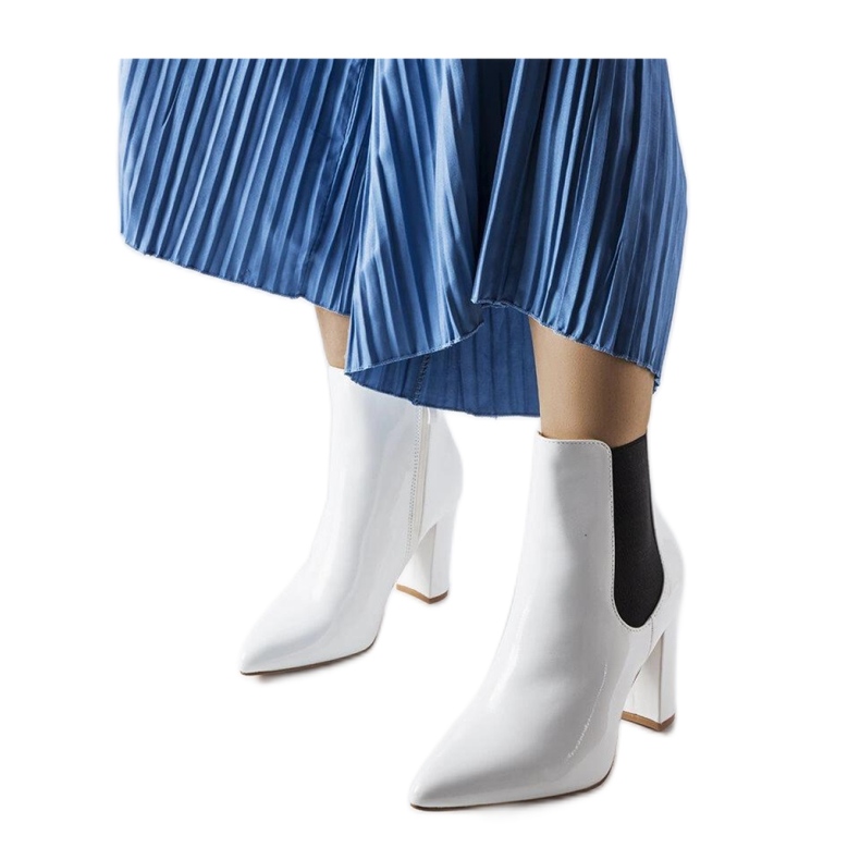 Bottines vernies blanches avec fermeture éclair Bottines vernies blanches avec fermeture éclair