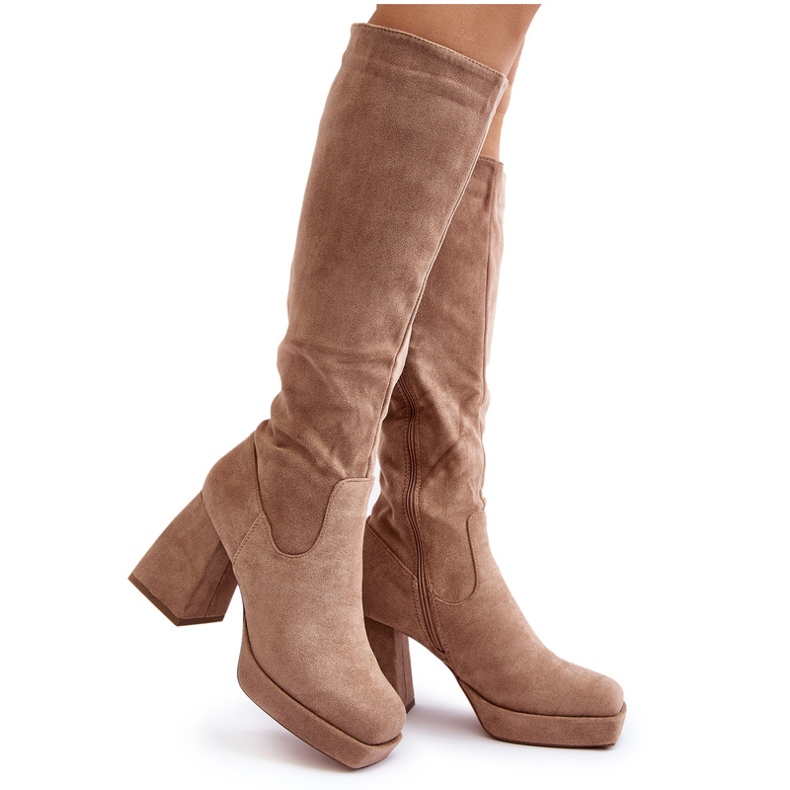 Ideal Shoes Bottes isolées beige des femmes