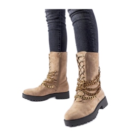 Bottines isolées beiges avec chaîne
