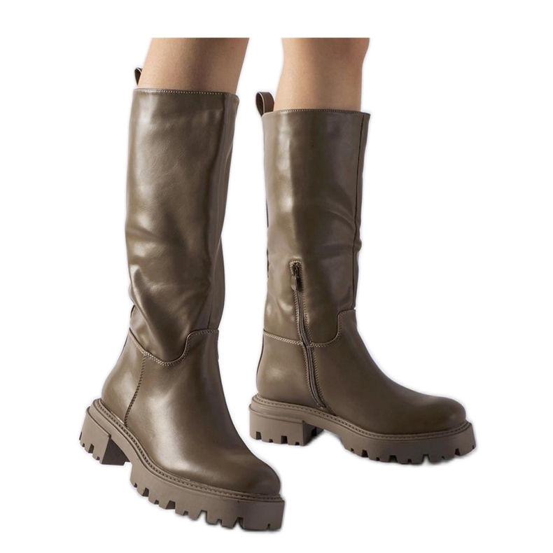 Bottines plates isolées marron brun