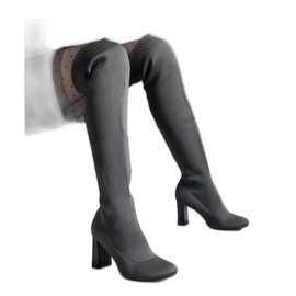 Bottines vertes à talons hauts et tige flexible