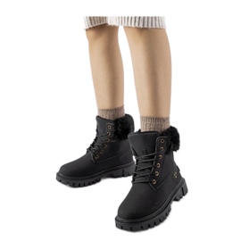 Bottes noires avec fourrure décorative