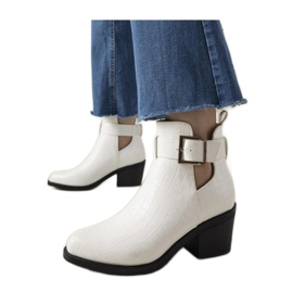 Bottines blanches à découpes Bottines blanches à découpes