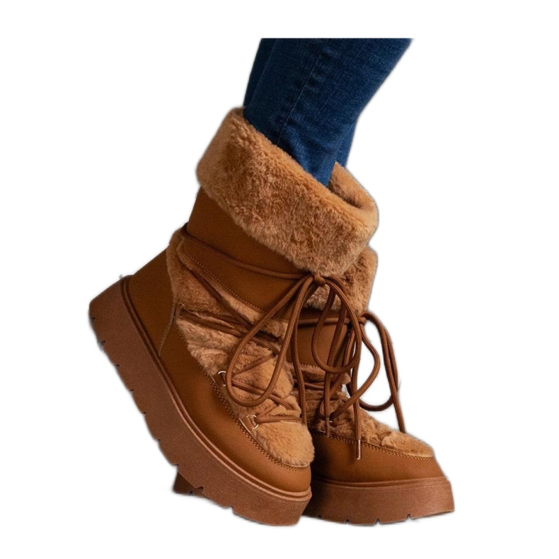 Bottes de neige isolées marron décorées de fourrure brun