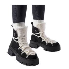 Bottes de travail noires avec languette décorative