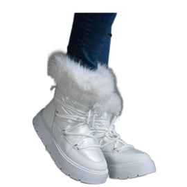 Bottes de neige isolées blanches avec fourrure Bottes de neige isolées blanches avec fourrure