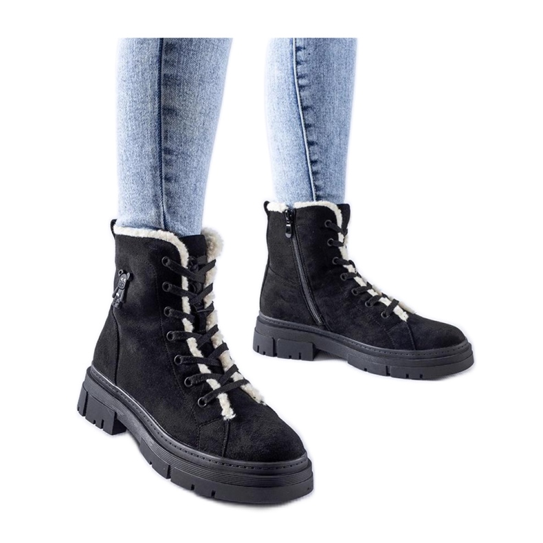 Bottines isolées noires en éco-daim le noir