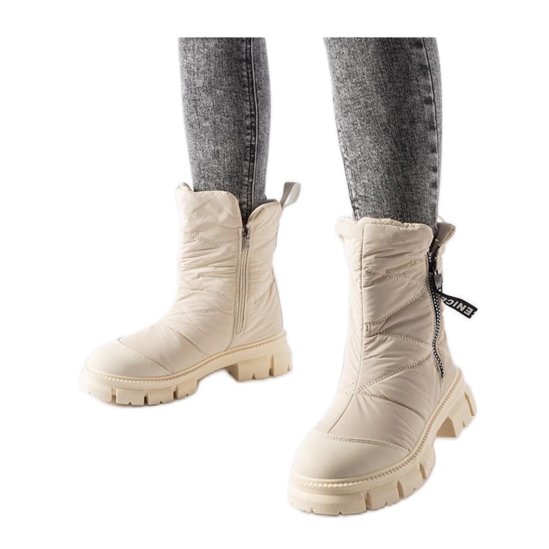 Bottes de neige matelassées isolées beiges Bottes de neige matelassées isolées beiges