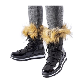 Bottes de neige vernies noires avec fourrure