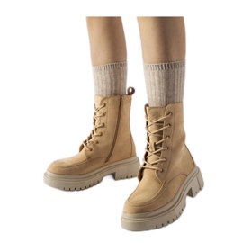 Boots marron à semelle massive noir