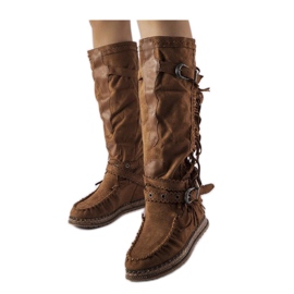 Bottes marron avec un coin d'intérieur brun