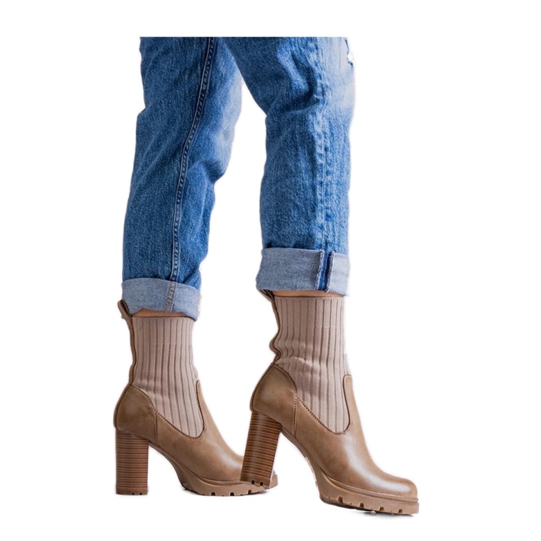Bottines beige foncé en cuir écologique