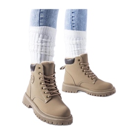 Bottes isolées beiges brun