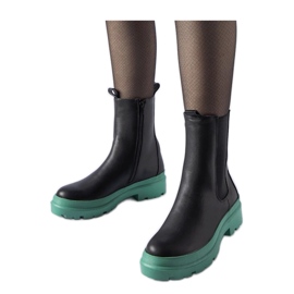 Bottines noires sur semelle verte