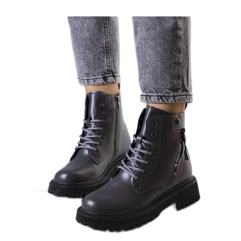 Bottes de randonnée isolées grises Bottes de randonnée isolées grises