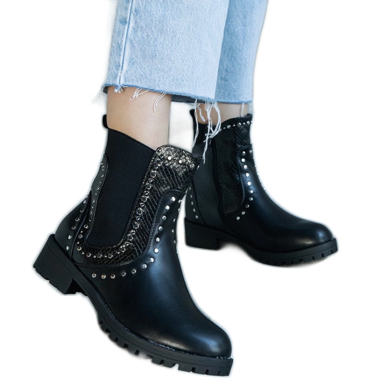 Bottines noires décorées le noir