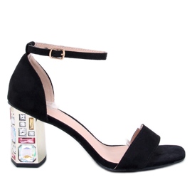 Sandales à talons avec pierres noires le noir