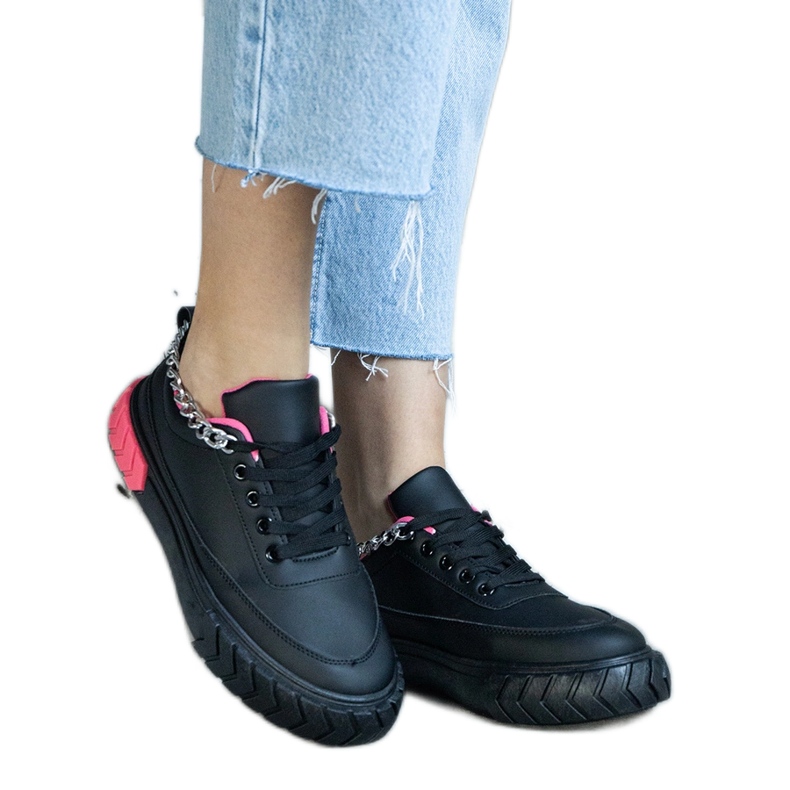 Baskets noires avec chaîne le noir