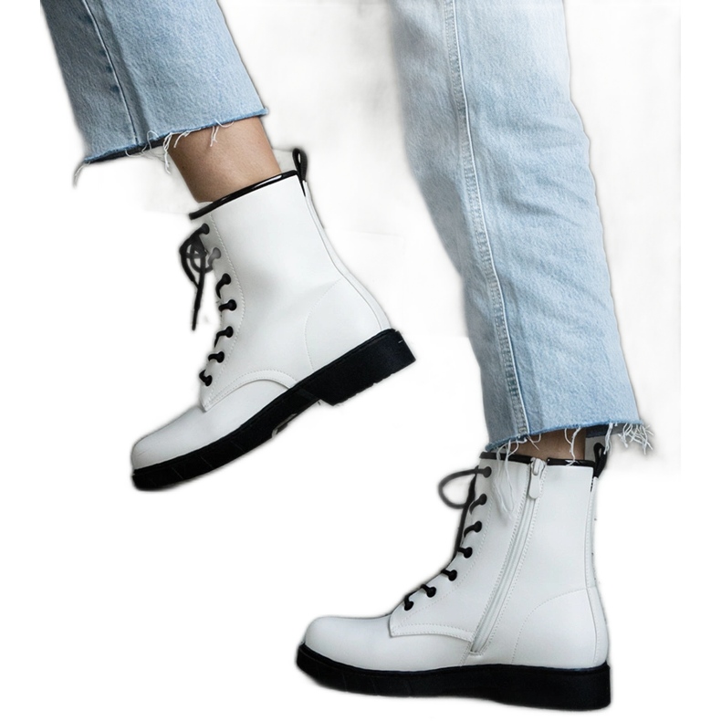 Bottes de travail isolées en éco-cuir blanches