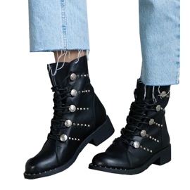 Bottines noires à lacets ornées de clous le noir