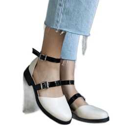 Ballerines beiges à boucle