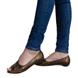 Ballerines marron ajourées à bout ouvert brun