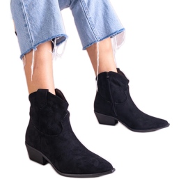 Bottes de cowboy noires isolées cheville