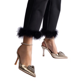 Escarpins hauts dorés à talon ouvert ornés de zircons