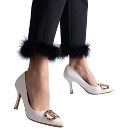 Talons hauts blancs ornés de zircons colorés