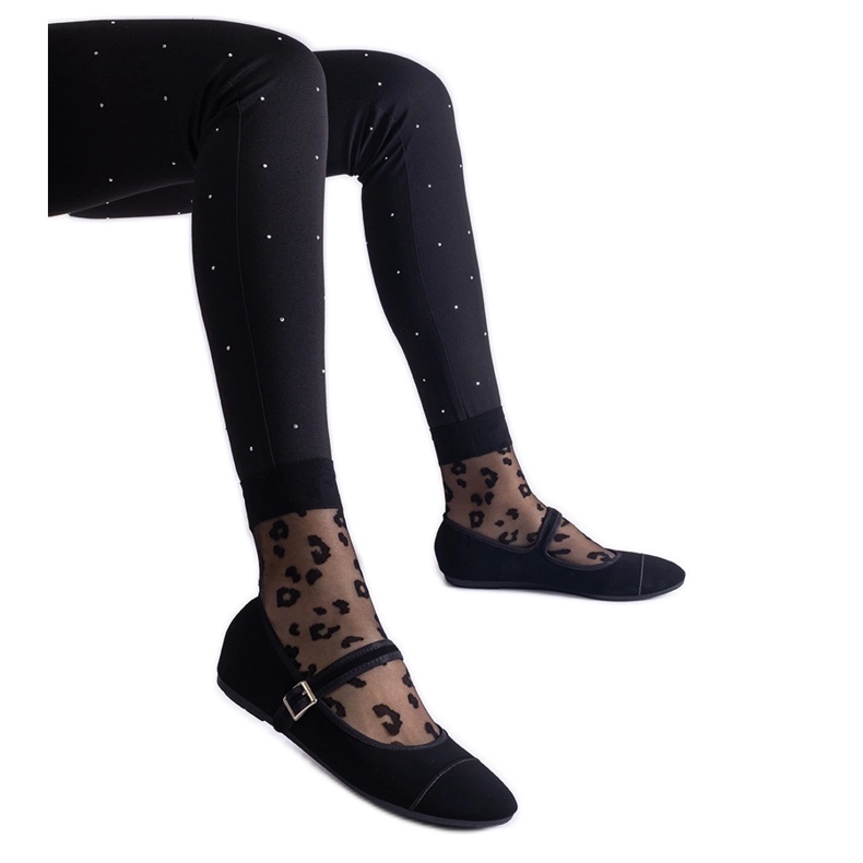 Ballerines noires finition mate, fermées par une boucle le noir