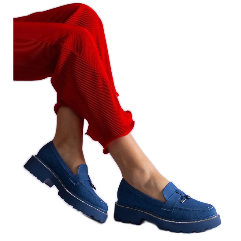 Mocassins en jean bleu avec un ornement