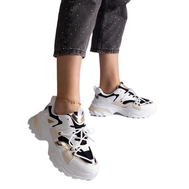 Baskets de sport blanches et noires