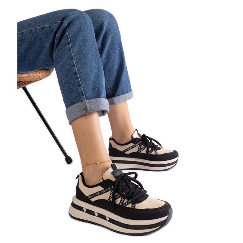 Baskets femme noires et beiges le noir