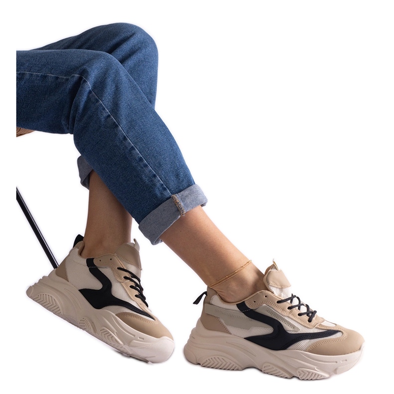 Baskets femme beiges et noires Baskets femme beiges et noires