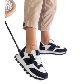 Baskets noires avec protecteur visible le noir