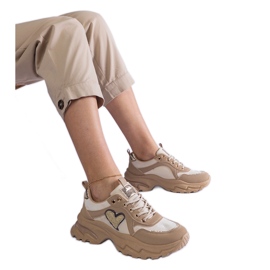 Baskets à plateforme marron avec un coeur brun