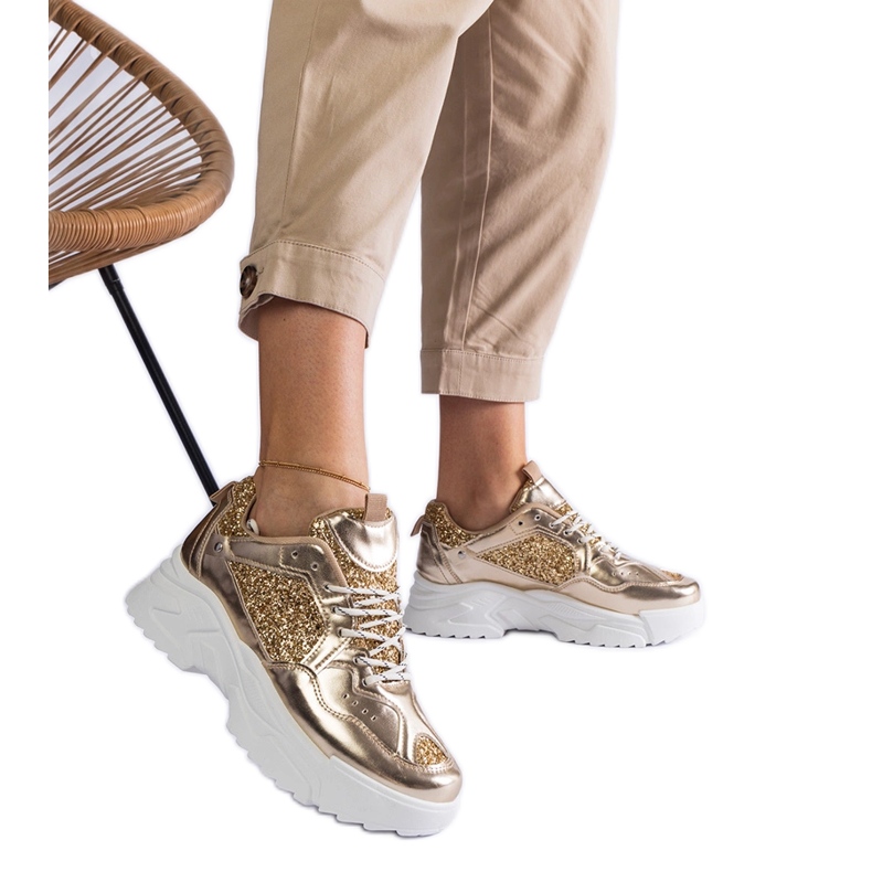 Baskets féminines dorées avec inserts paillettes d'or