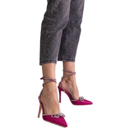 Brocade rose talons hauts avec un arc et des zircons