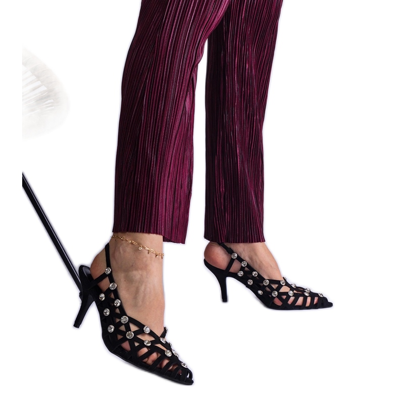 Sandales noires tissées de pierres le noir